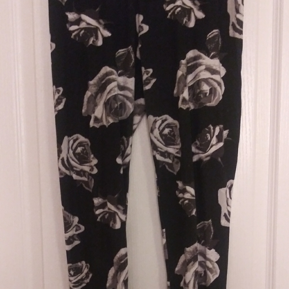 2 Flower Pattern Leggings